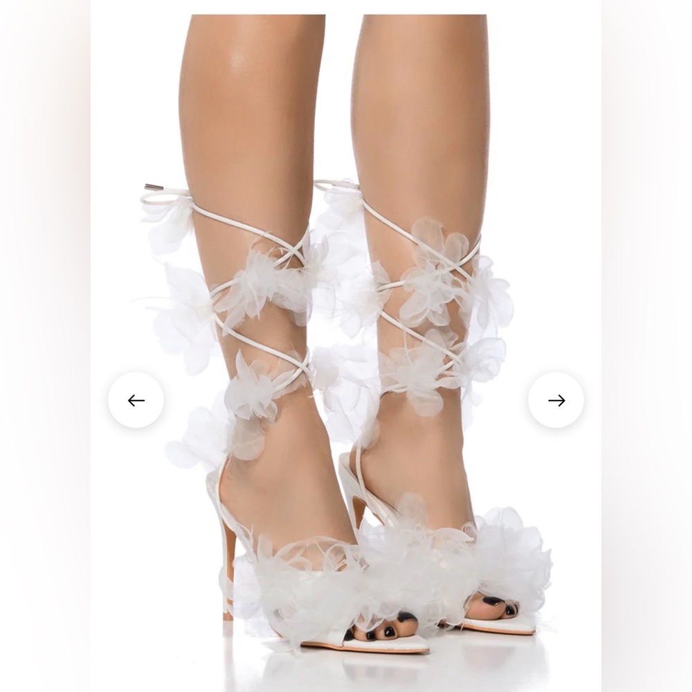 Never Worn White Floral Appliqué Lace-Up Stiletto Sandals size 10